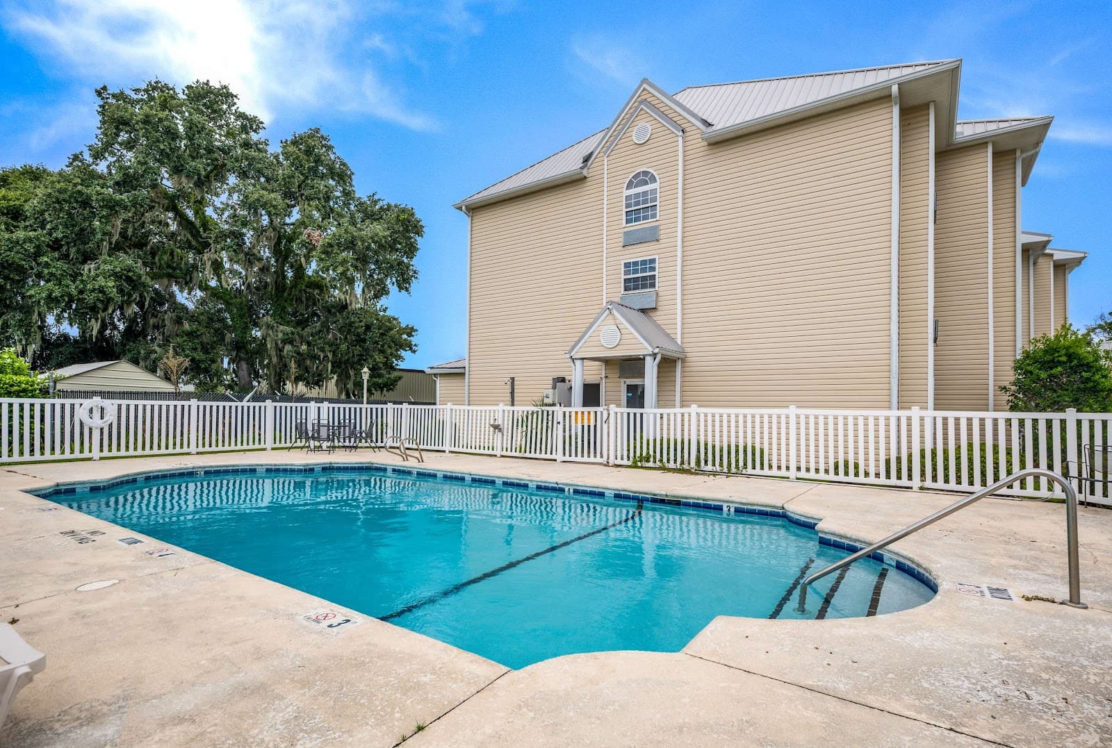 Americas Best Value Inn & Suites Brunswick
