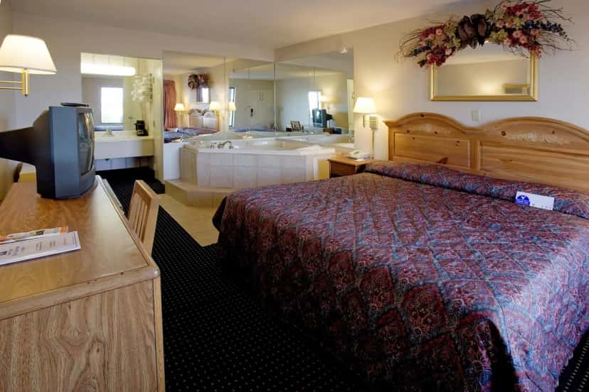 In-room hot tub at Americas Best Value Inn & Suites Murfreesboro in Murfreesboro, TN