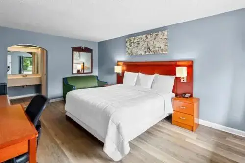 In-room hot tub at Americas Best Value Inn Brownsville in Brownsville, TX