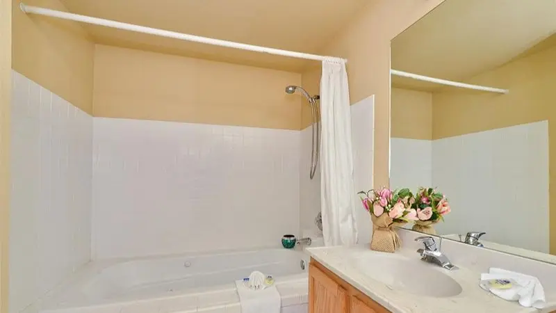 In-room hot tub at Americas Best Value Inn Lakewood Tacoma S in Lakewood, WA