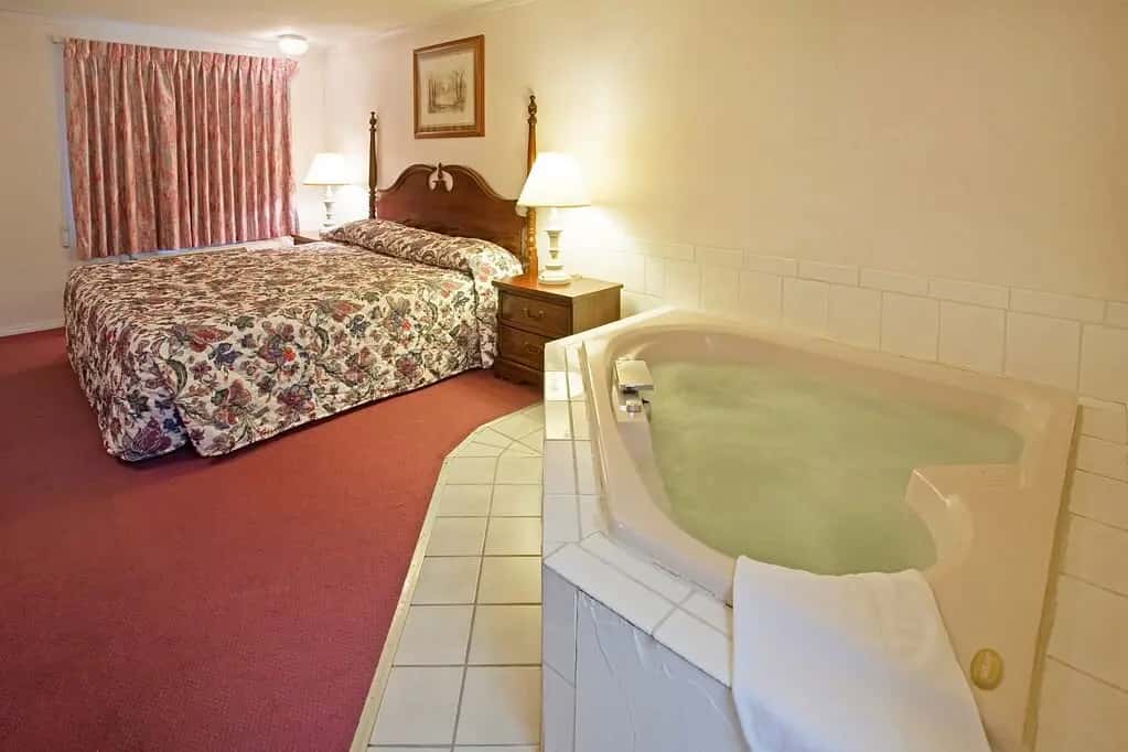 Americas Best Value Inn Lansing hotel photo 1 in Lansing, Michigan