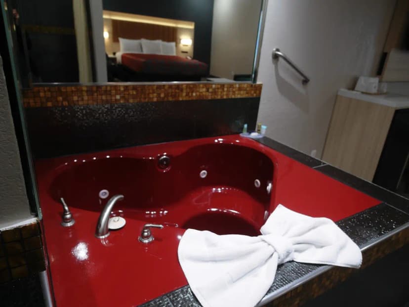 Hotels with jacuzzi in room in Rialto