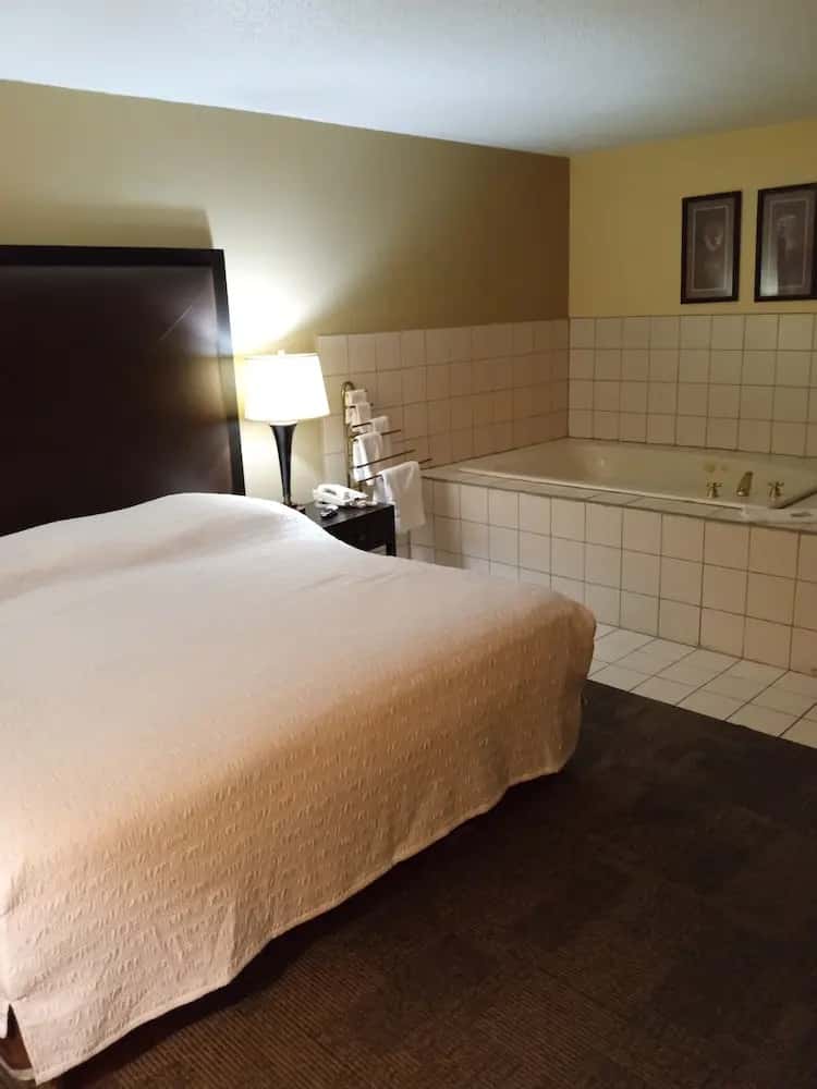 In-room hot tub at Americas Best Value Inn Webster City in Webster City, IA
