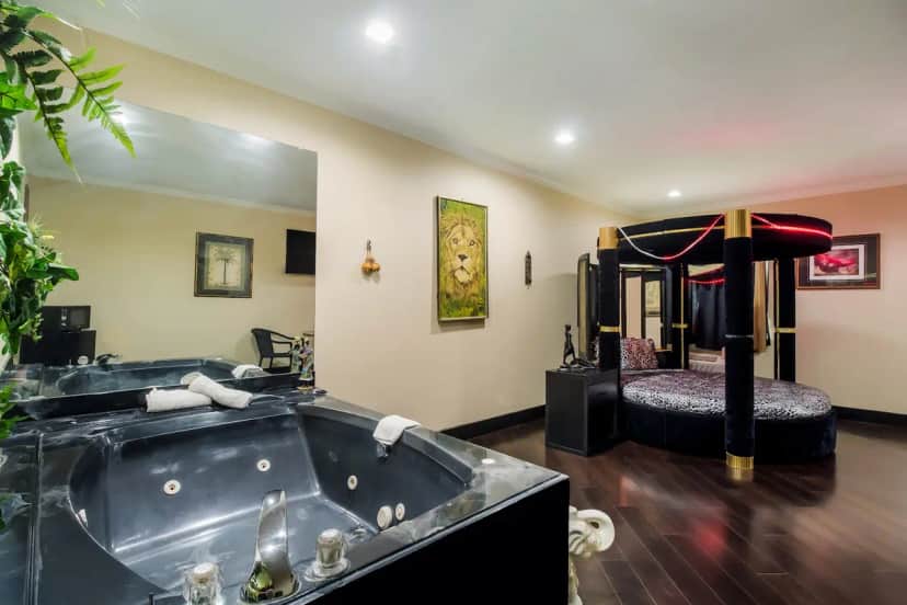 Private in-room jacuzzi at Americas Best Value Platinum Inn & Suites