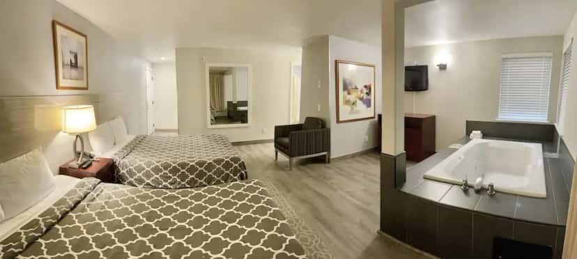 In-room hot tub at Americas Inn & Suite in Shoreline, WA