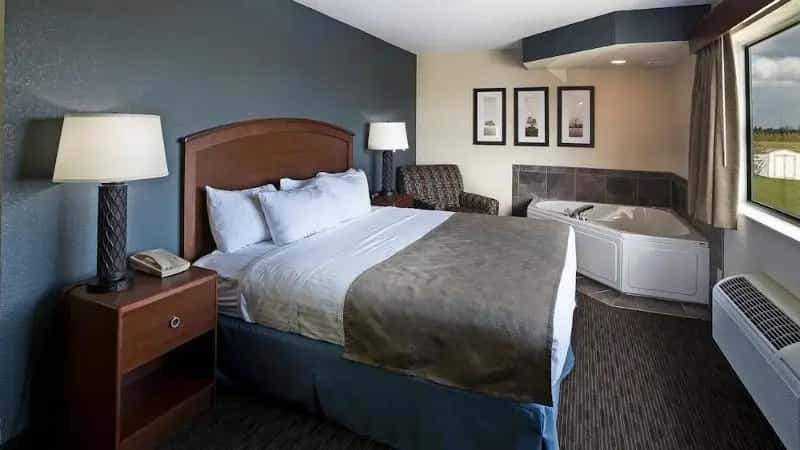 In-room hot tub at AmericInn by Wyndham Bay City in Bay City, MI