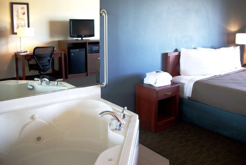Hotels with jacuzzi in room in North Dakota