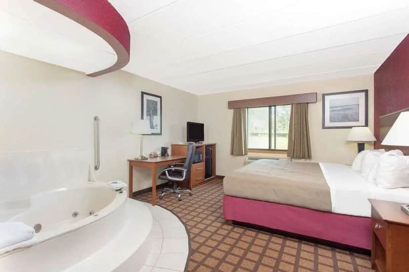AmericInn by Wyndham Burlington hotel photo 1 in Burlington, Wisconsin