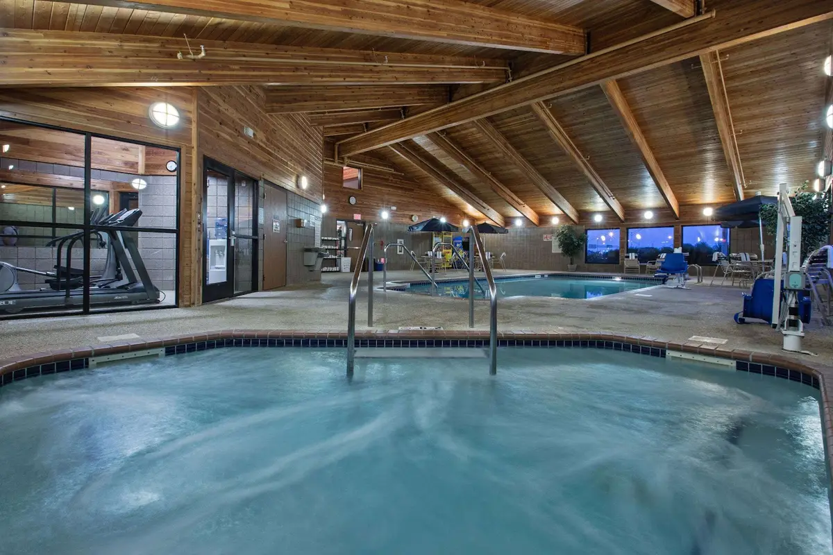Hotels in Fort Dodge with a jacuzzi in the room