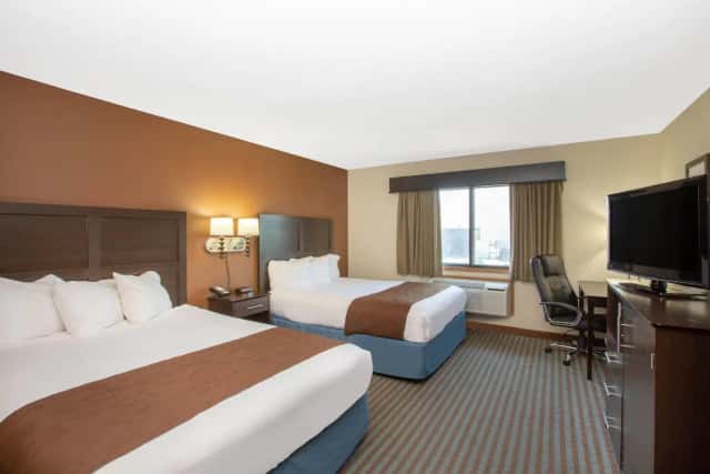 AmericInn by Wyndham Lincoln North — guest room