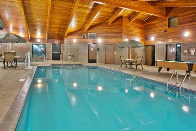 AmericInn by Wyndham Lincoln North — guest room