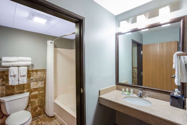 Deep soaking bathtub