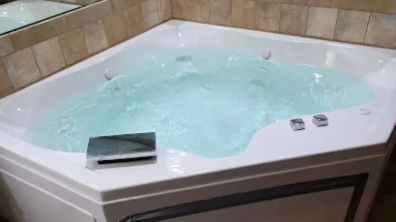Hotels with jacuzzi in room in Mcalester