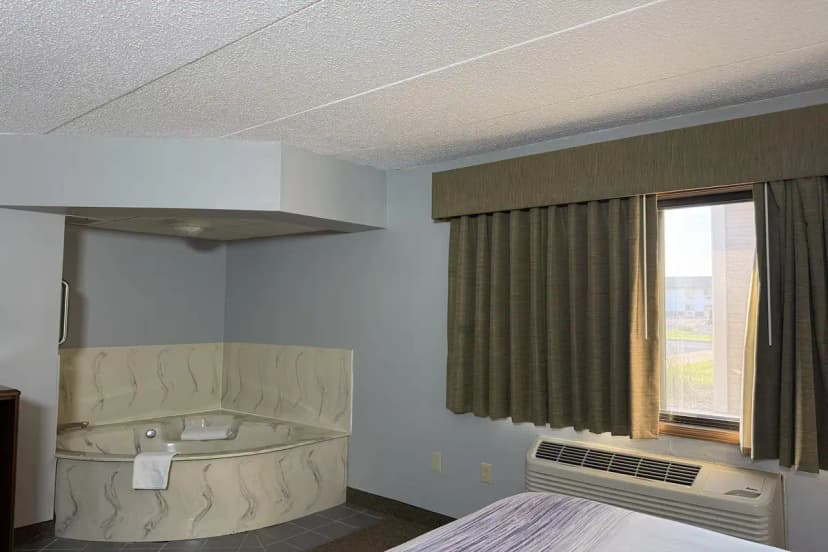 Hotels with jacuzzi in room in Sioux Falls
