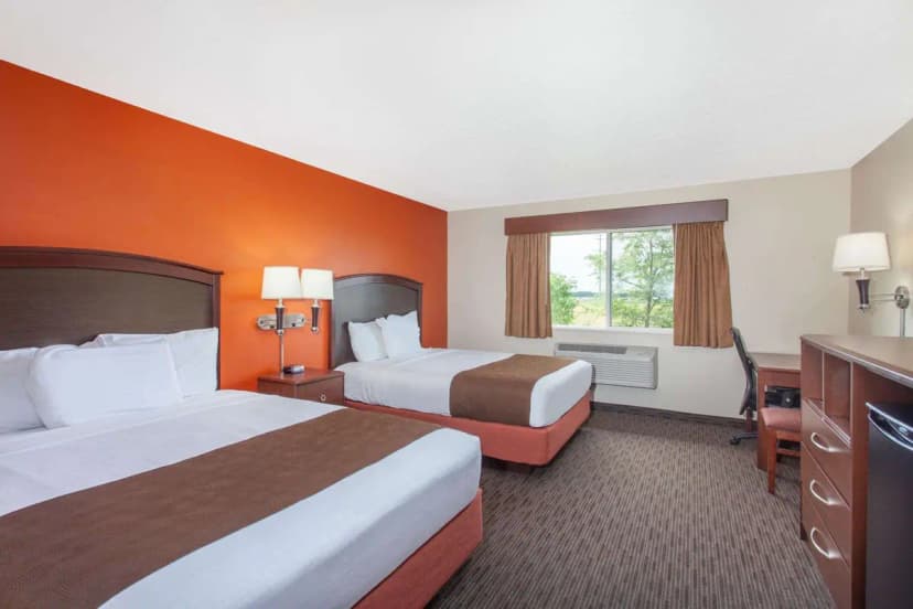 Hotels in Saint Cloud with a jacuzzi in the room