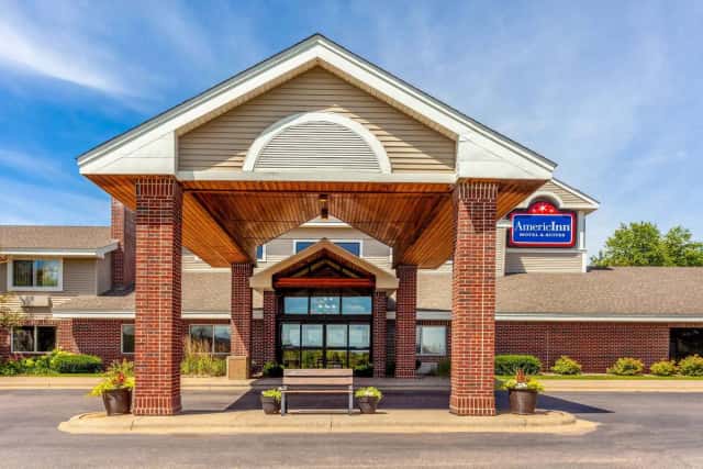 AmericInn by Wyndham Stillwater — guest room