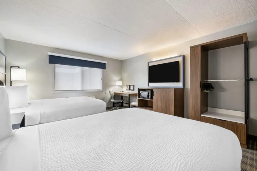 Hotels with jacuzzi in room in Valley City