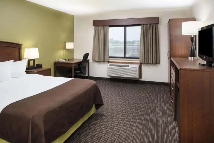 In-room hot tub at AmericInn by Wyndham Wahpeton in Wahpeton, ND
