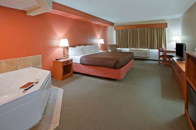 Jetted bathtub