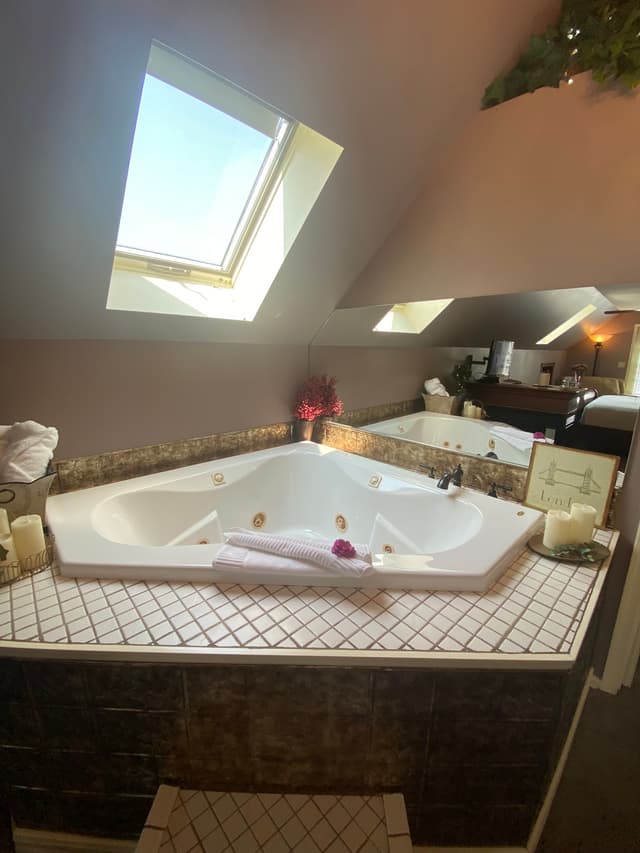 Jetted bathtub