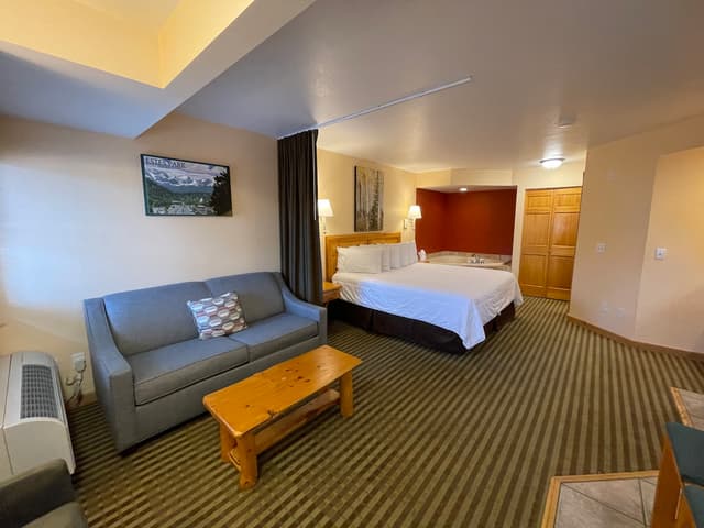 Jetted bathtub