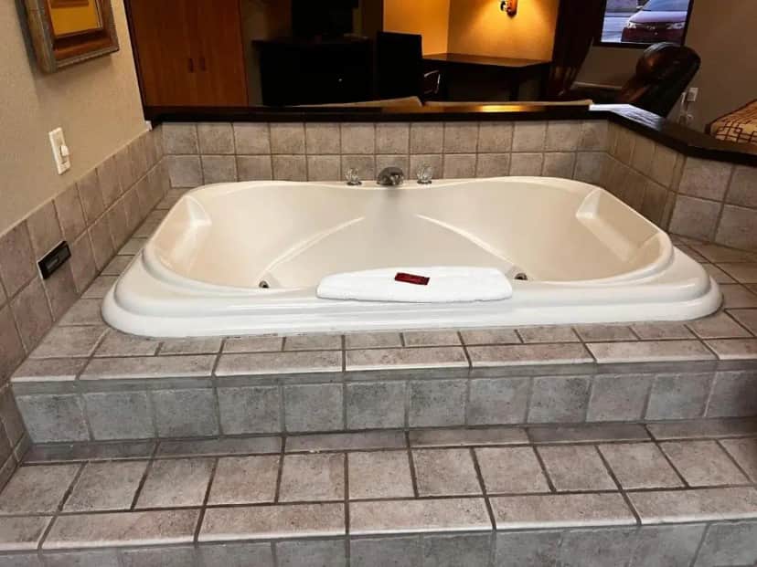 a bath tub with a towel in a bathroom at Apple Tree Inn in Independence