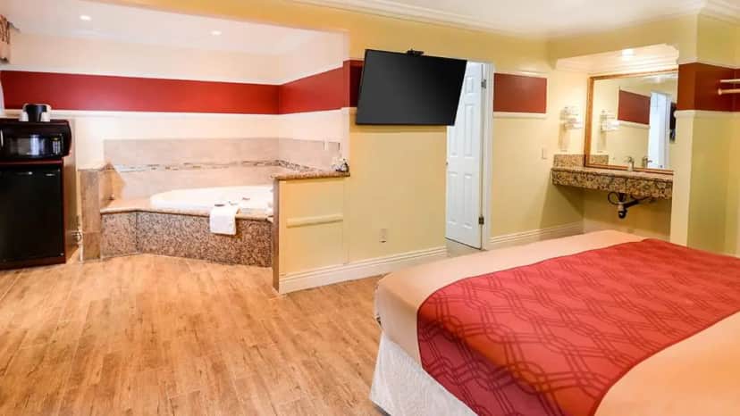 Private in-room jacuzzi in the Double Room with Spa Bath at Aqua Venture Inn Long Beach
