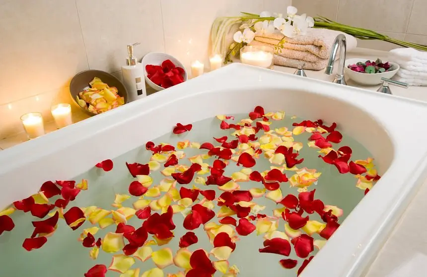 Hotels with jacuzzi in room in East Marion