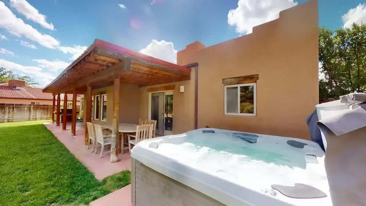 Private outdoor hot tub at Arena Roja #2279 in Moab, UT