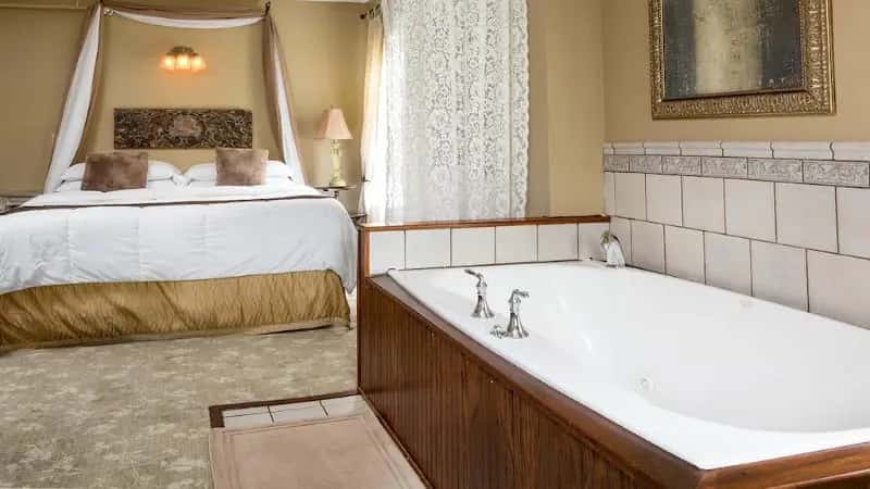 Artful Lodger Inn hotel photo 1 in Newport, Rhode Island