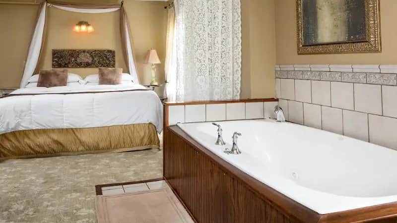 Artful Lodger Inn hotel photo 1 in Newport, Rhode Island