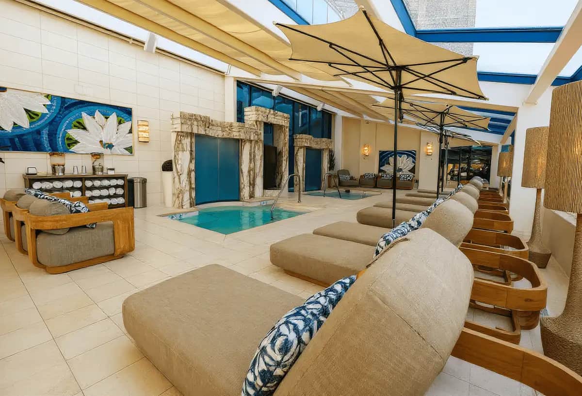 Atlantis Casino Resort Spa Shared indoor hot tub