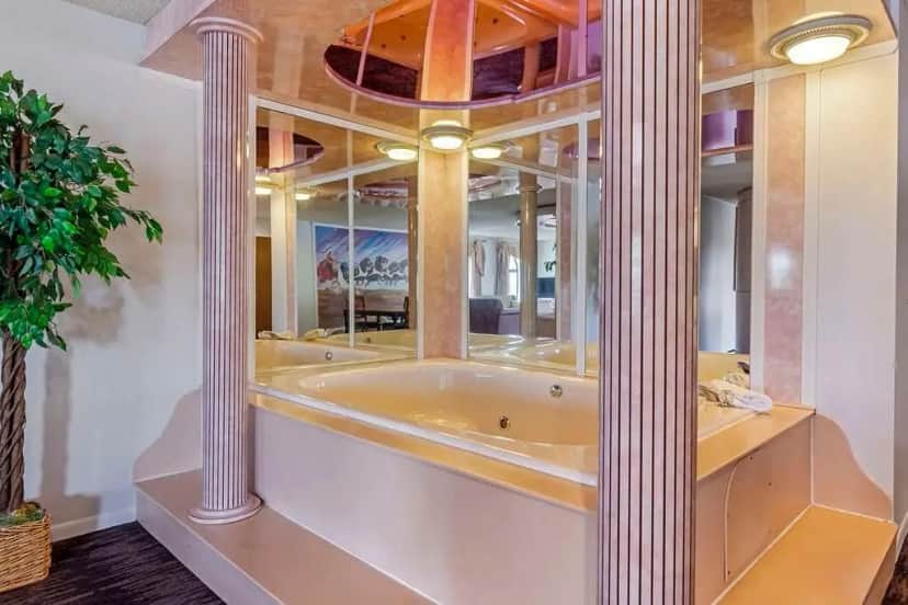 Atlantis Family Waterpark Hotel hotel photo 1 in Wisconsin Dells, Wisconsin