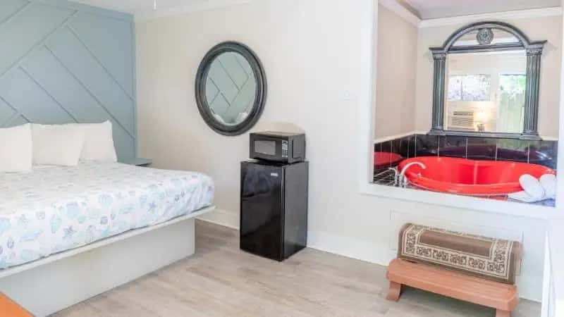 In-room hot tub at Atlantis Inn in Tybee Island, GA