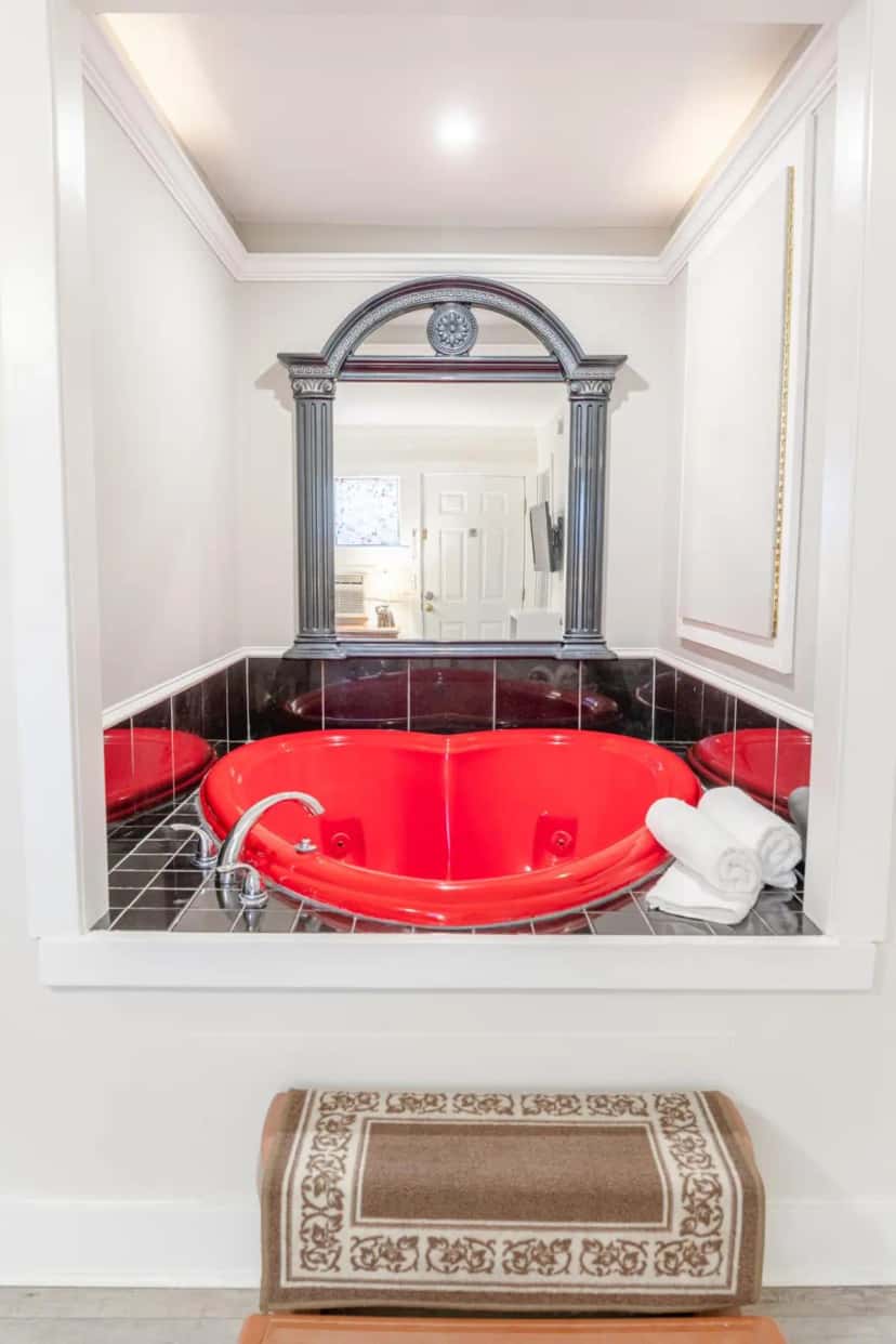 In-room hot tub at Atlantis Inn in Tybee Island, GA