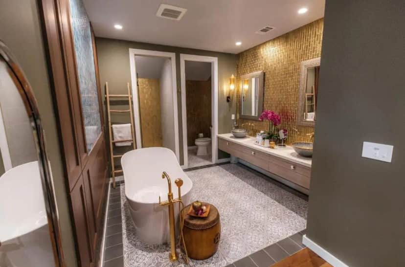 a bathroom with a tub and a toilet and a sink at Bann at Oak Knoll Napa in Napa
