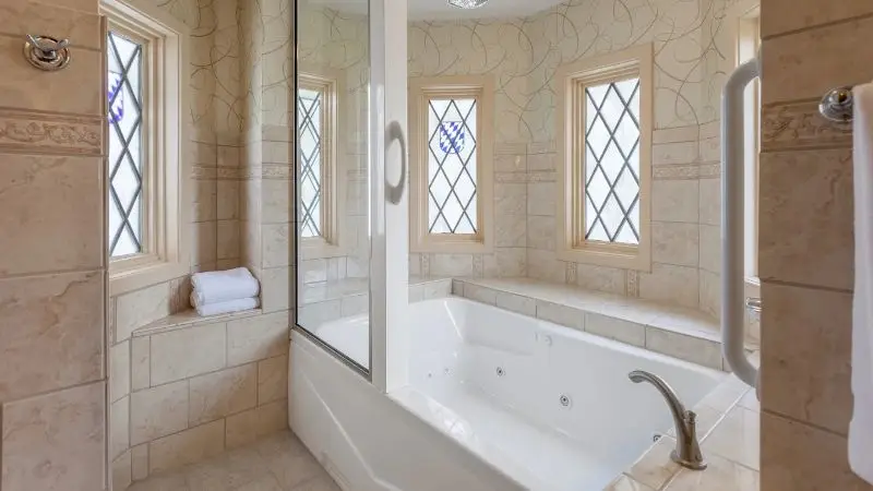 Hotels with jacuzzi in room in Shepherdstown