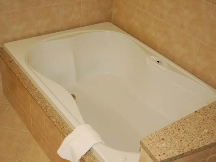 Private in-room jacuzzi tub in the King Suite with Spa Bath at Bavarian Inn Lodge