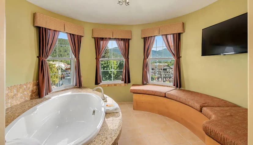 Hotels with jacuzzi in room in Leavenworth