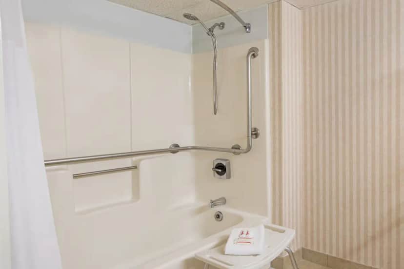 Deep soaking bathtub at Baymont by Wyndham Bartonsville Poconos