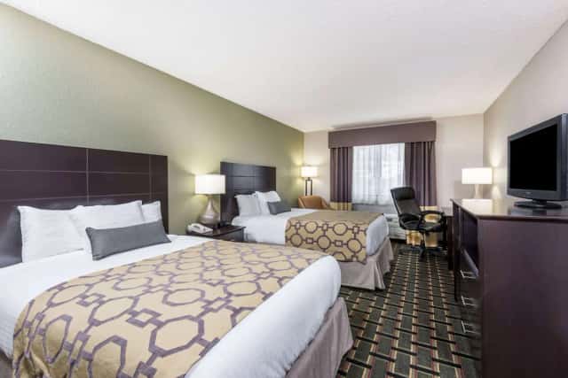 Baymont By Wyndham Cambridge — guest room