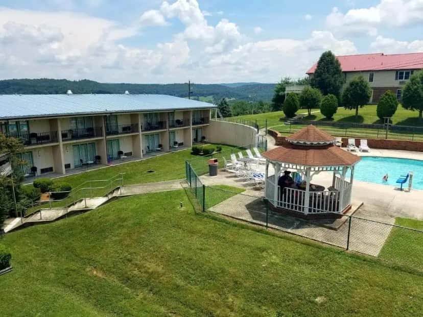 In-room hot tub at Baymont by Wyndham Cookeville in Cookeville, TN