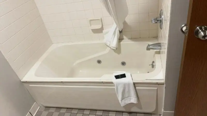In-room hot tub at Baymont by Wyndham Cookeville in Cookeville, TN