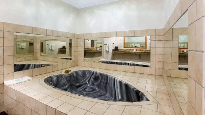 In-room hot tub at Baymont by Wyndham El Dorado in El Dorado, KS