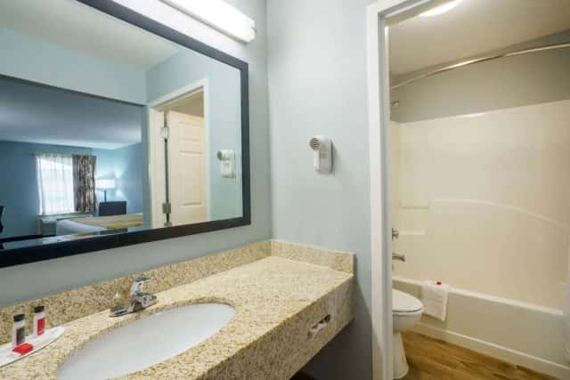 Deep soaking bathtub at Baymont by Wyndham Gallatin
