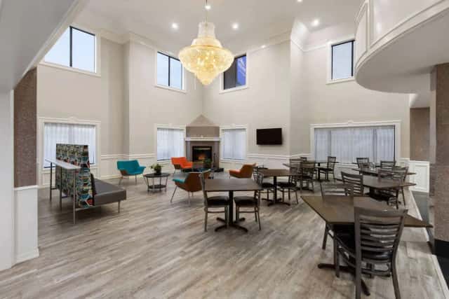 Baymont by Wyndham Houston Brookhollow — guest room