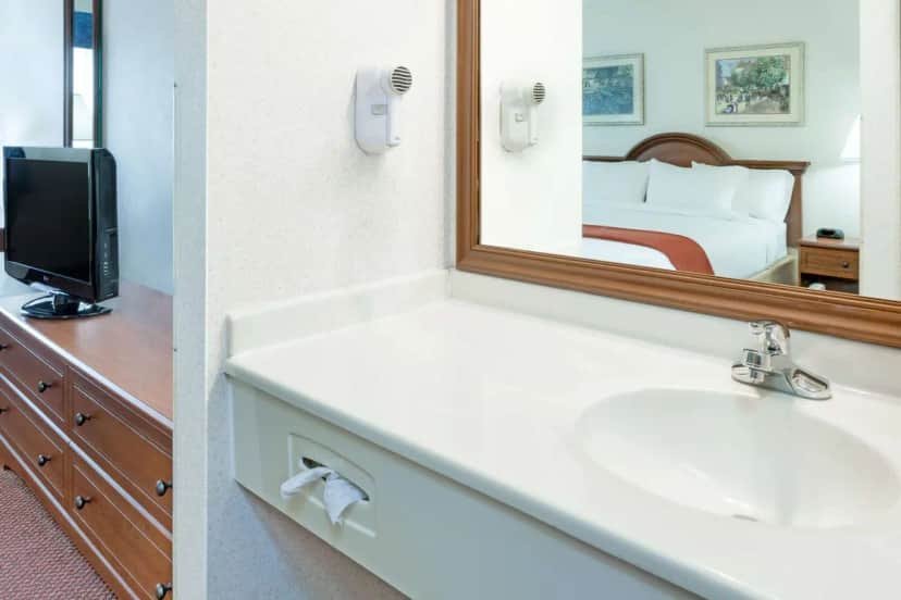 Deep soaking bathtub at Baymont by Wyndham Howell/Brighton