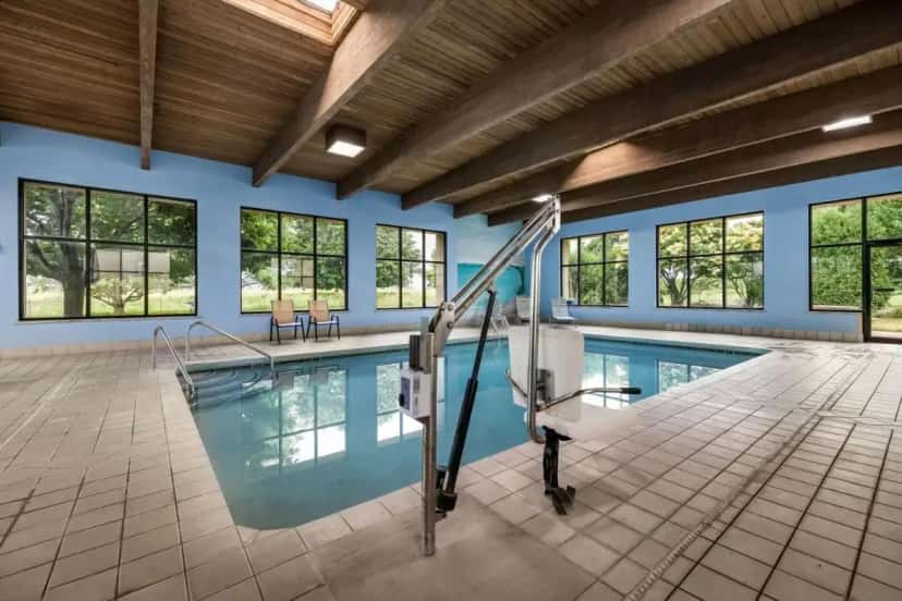 In-room hot tub at Baymont by Wyndham Janesville in Janesville, WI