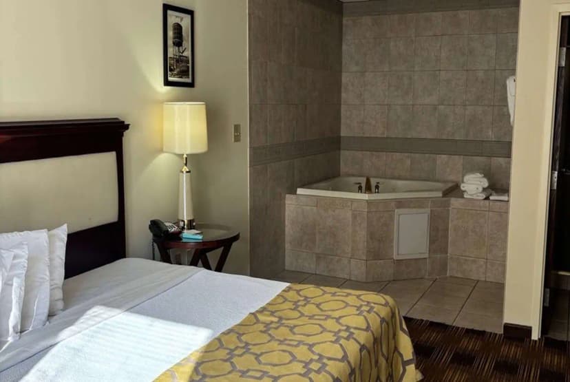 Hotels with jacuzzi in room in Johnson City