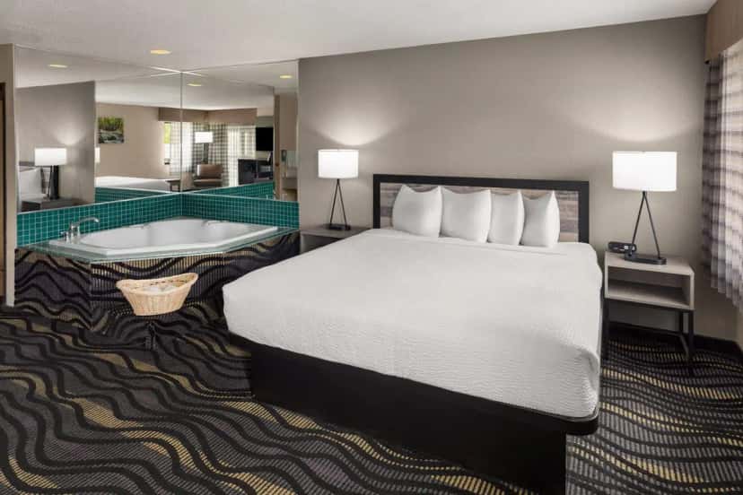 In-room hot tub at Baymont by Wyndham Logan in Logan, OH